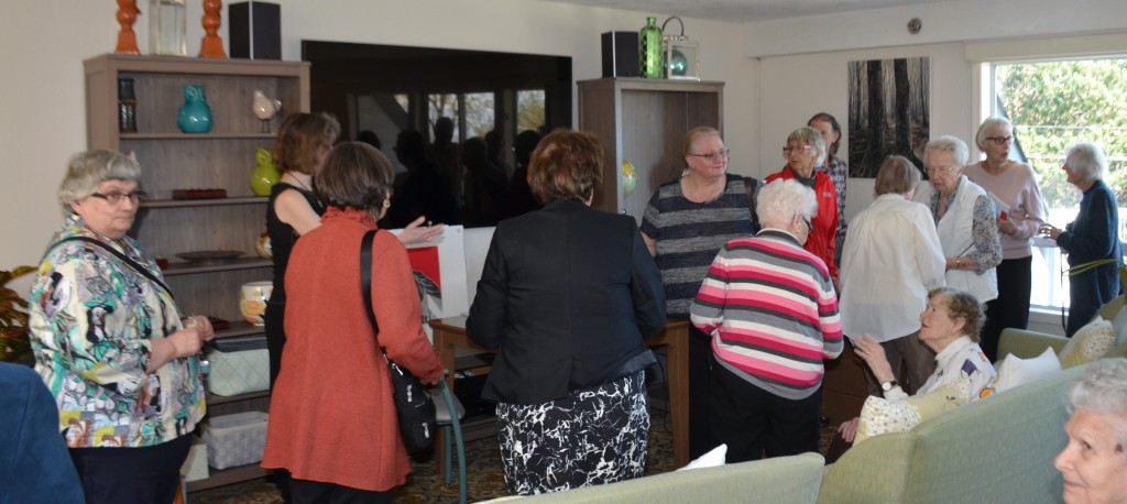 Lining_up_to_buy_the_book